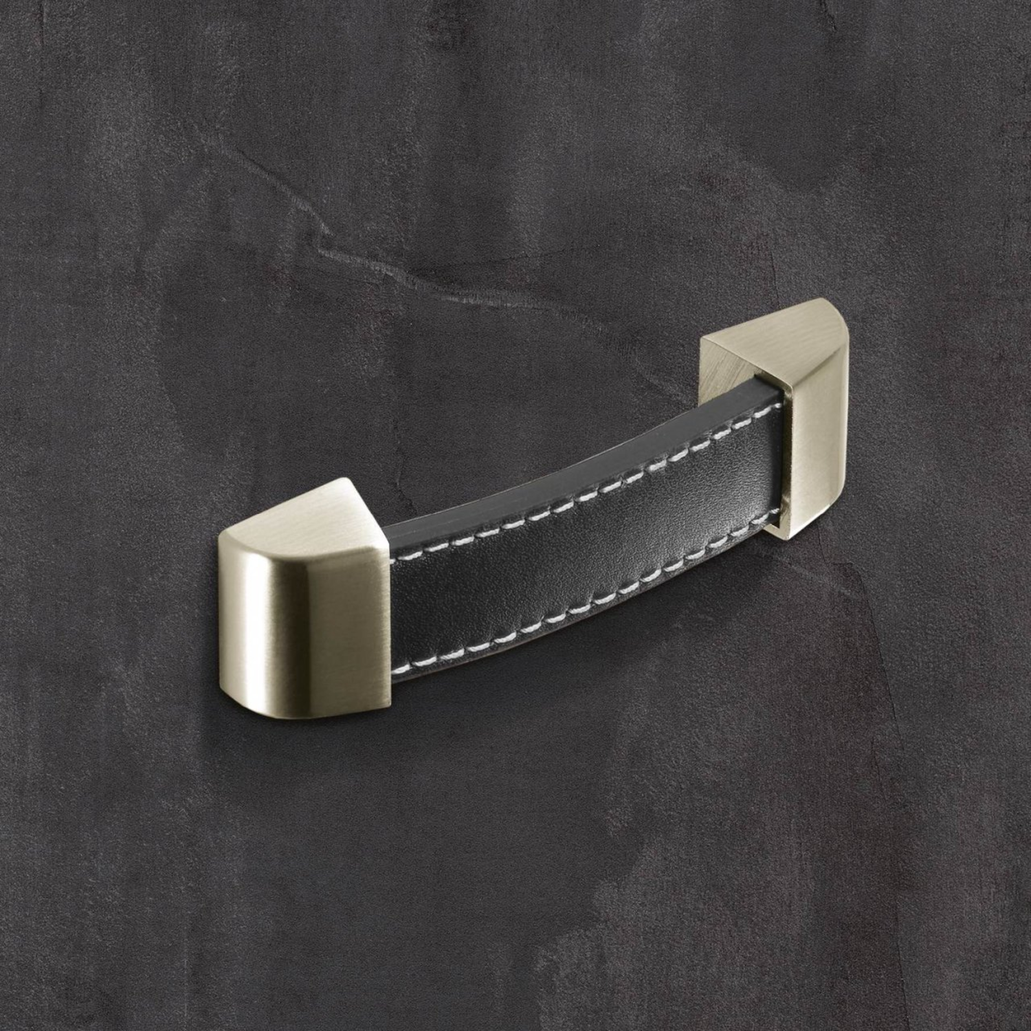 Poignée Agliano, entraxe de perçages 96, L 110 mm, B 25 mm, H 17 mm, cuir brun foncé / aspect inox brossé