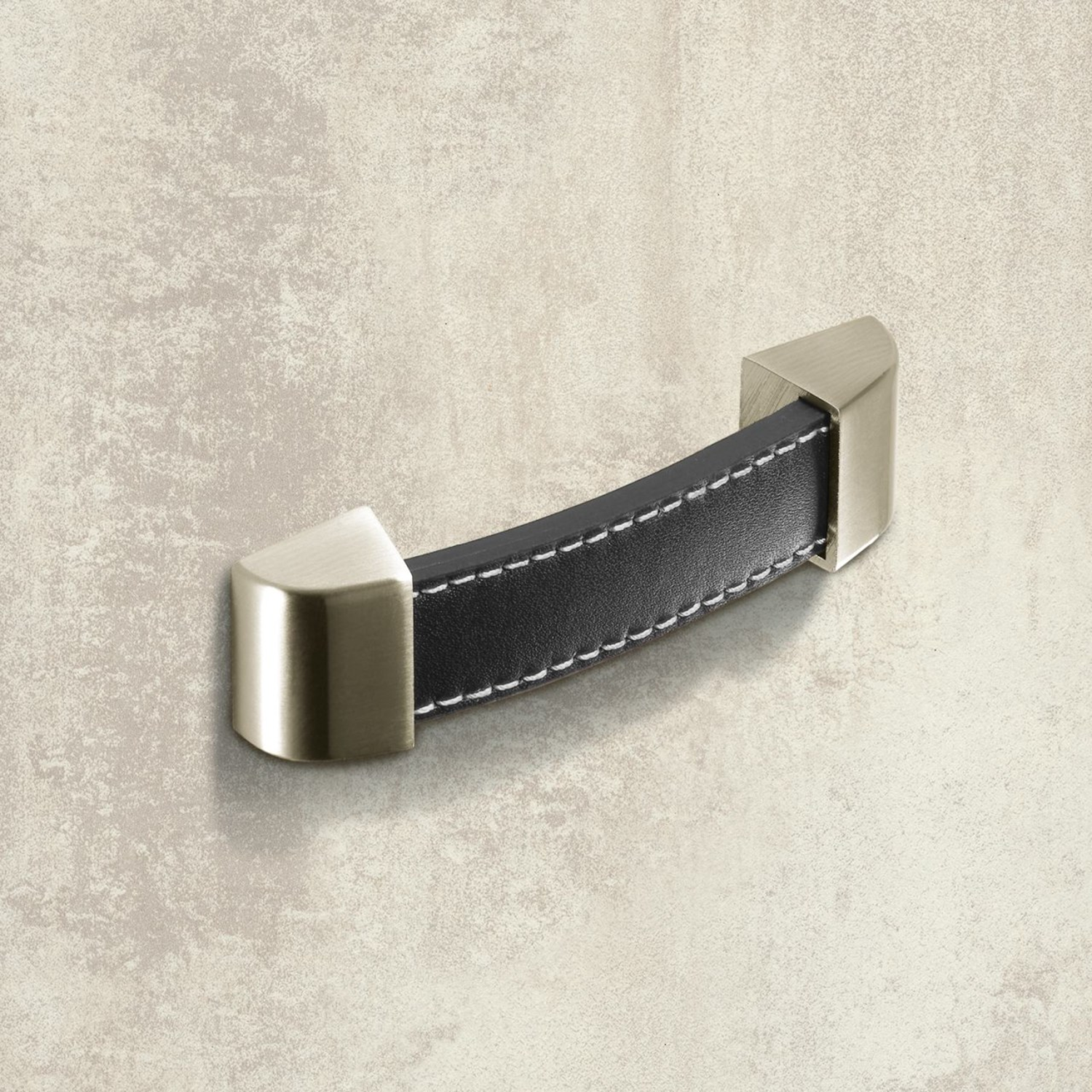 Poignée Agliano, entraxe de perçages 96, L 110 mm, B 25 mm, H 17 mm, cuir brun foncé / aspect inox brossé