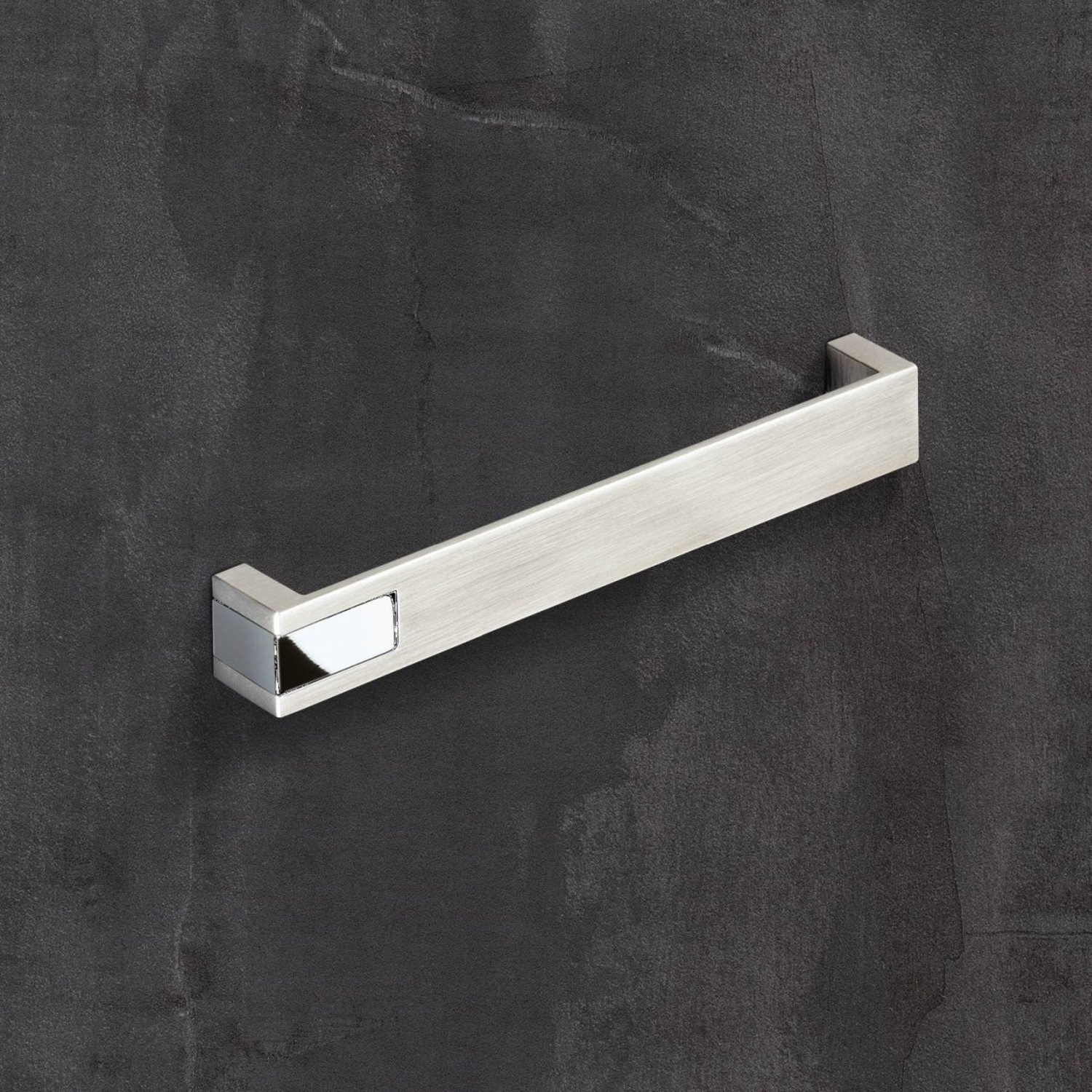 Poignée Intra, entraxe de perçages 192, L 204 mm, B 25 mm, H 26 mm, aspect inox brossé / chromé brillant