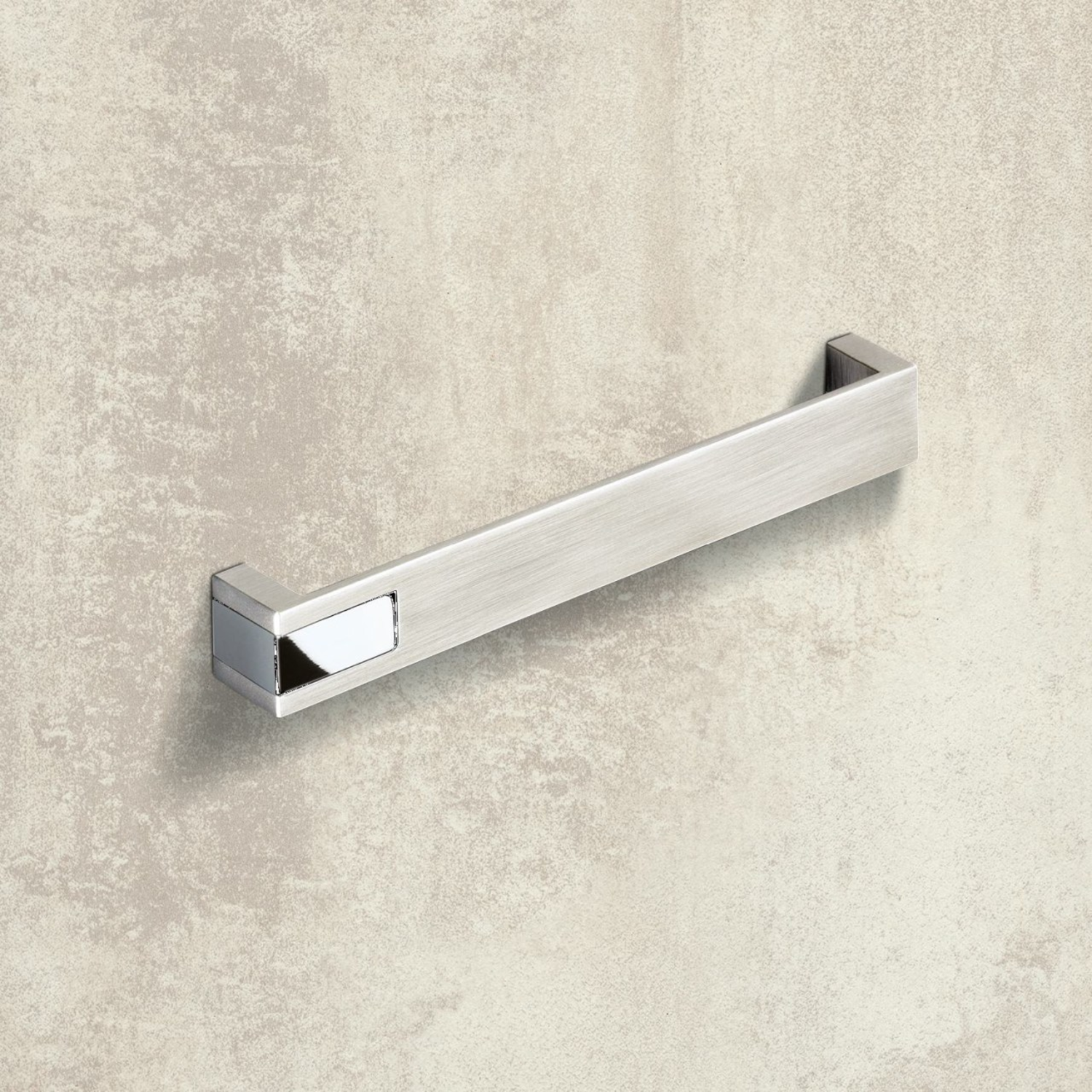 Poignée Intra, entraxe de perçages 192, L 204 mm, B 25 mm, H 26 mm, aspect inox brossé / chromé brillant