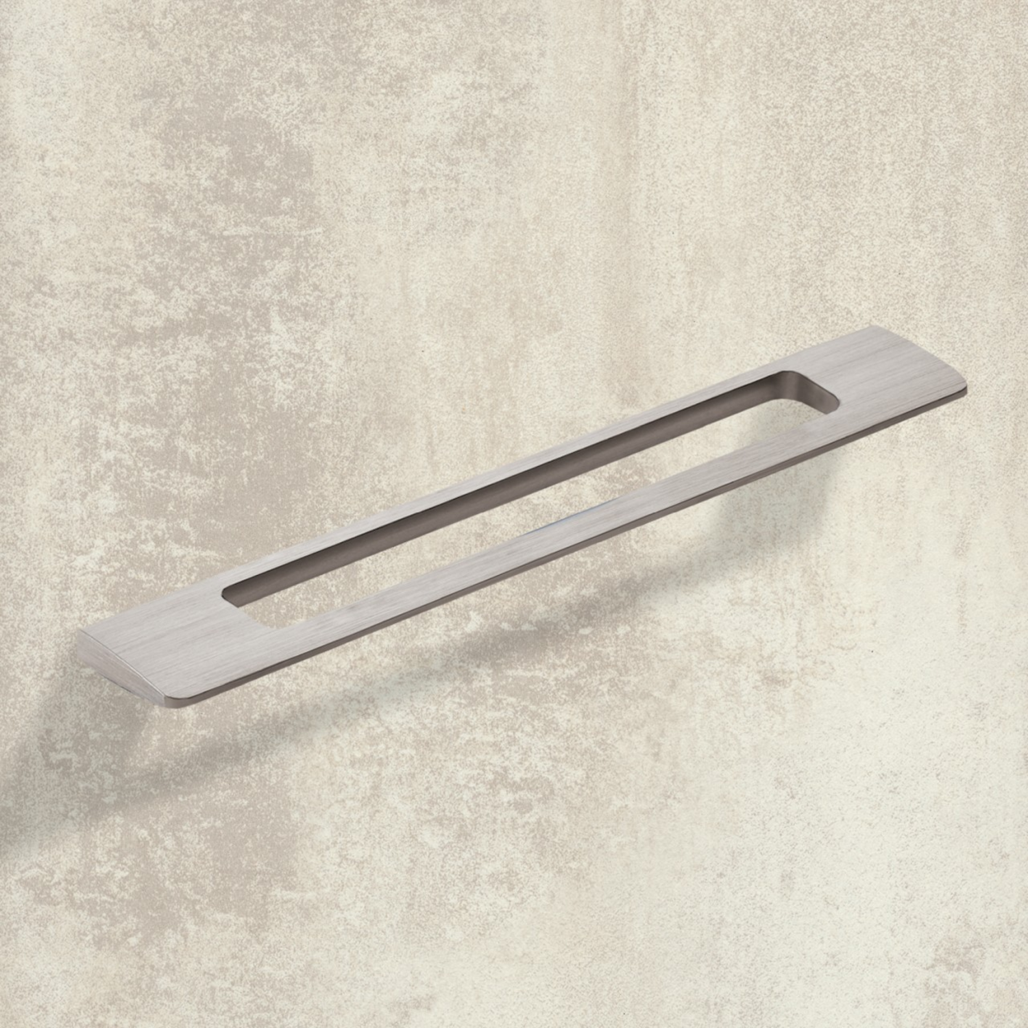 Poignée Nubia, entraxe de perçages 192 / 352 mm, L 437 mm, B 8 mm, H 35 mm, aspect inox brossé