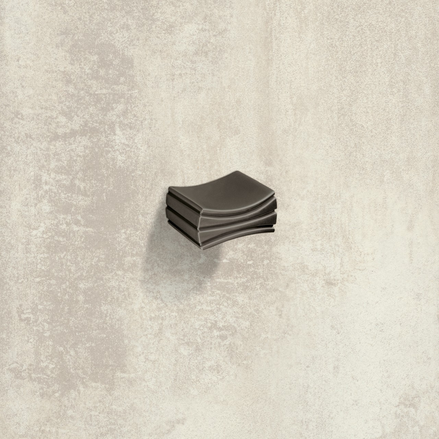 Bouton Ponti, L 26 mm, B 13 mm, H 21 mm, aspect bronze antique