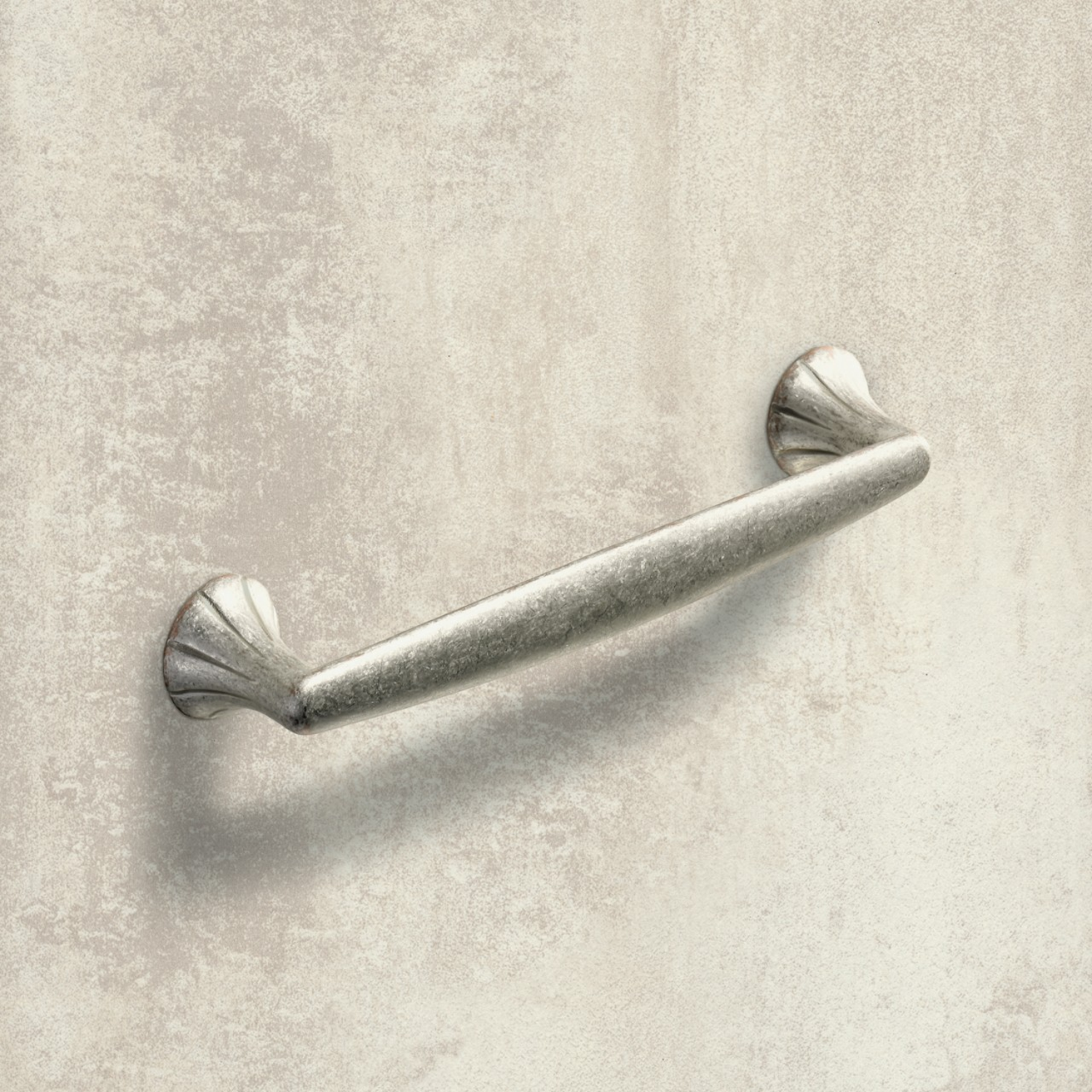 Poignée Salacia, entraxe de perçages 128, L 151 mm, B 23 mm, H 30 mm, aspect étain