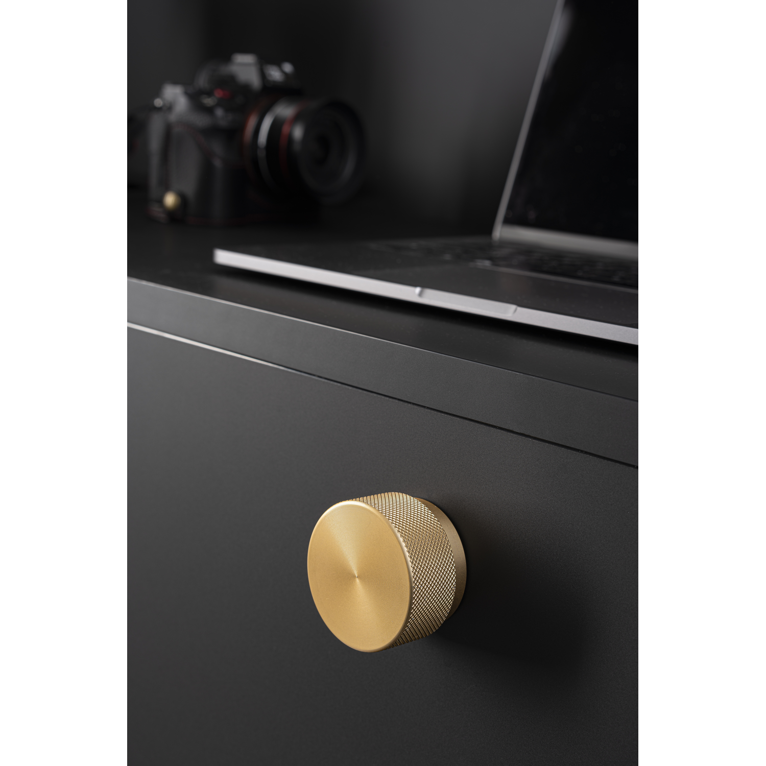 Bouton GRAF BIG Ø50 aluminium brossé laiton