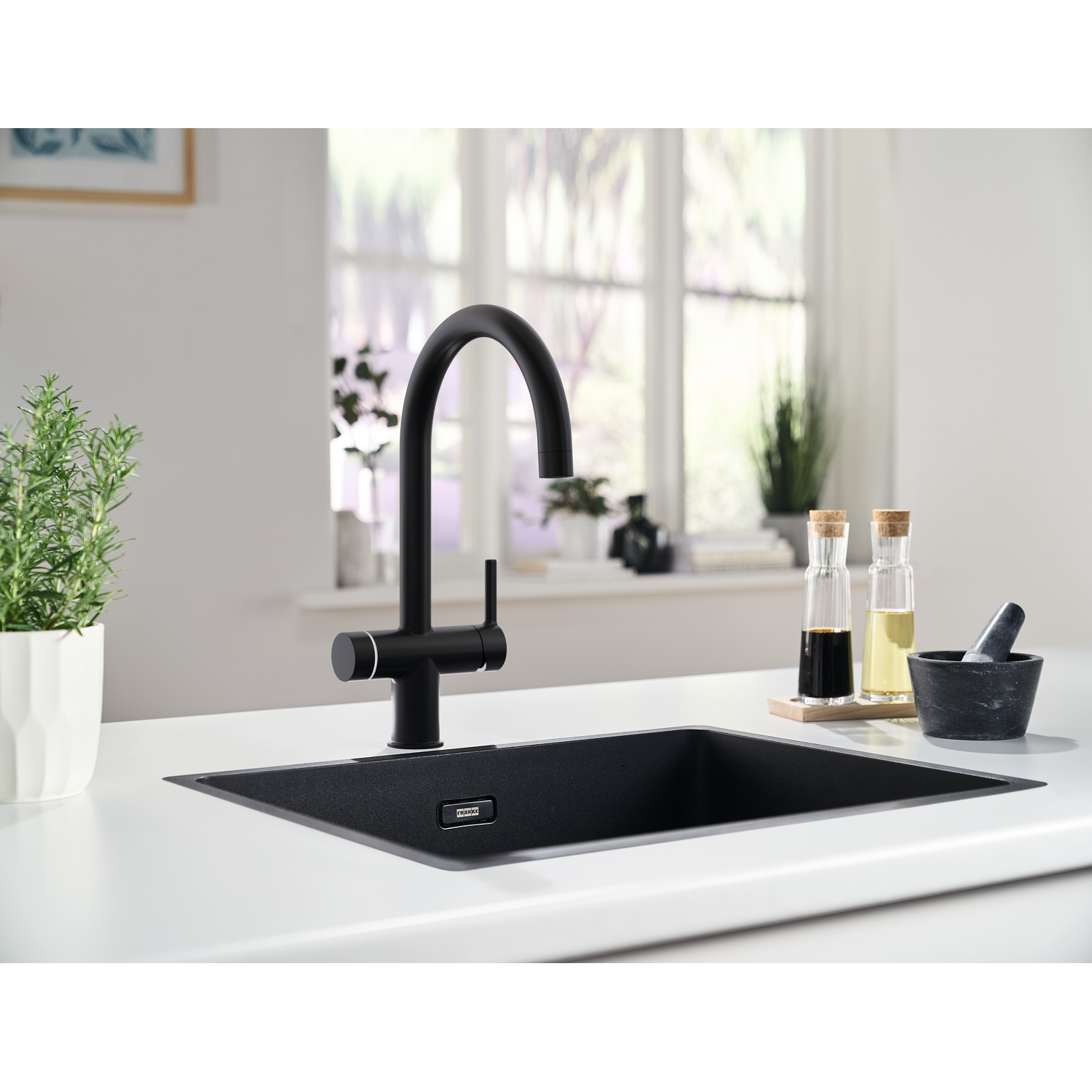 Maris Water Hub - 3 in 1 set met zwenkbare uitloop / Side Lever / Zwart mat / Boiler 4 liter
