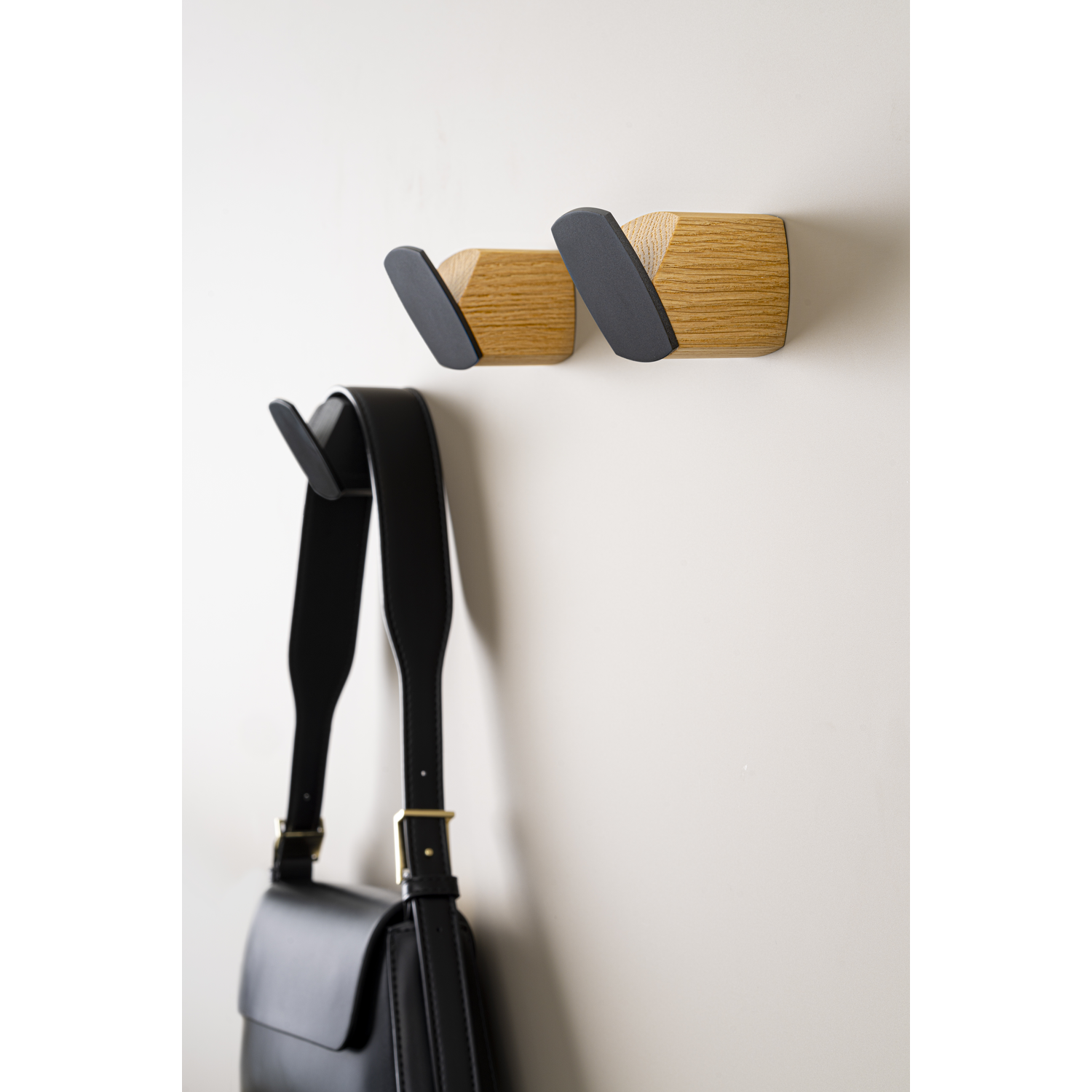 Porte-manteaux MEGG BA20 L63.6 bois / liège noyer / lava