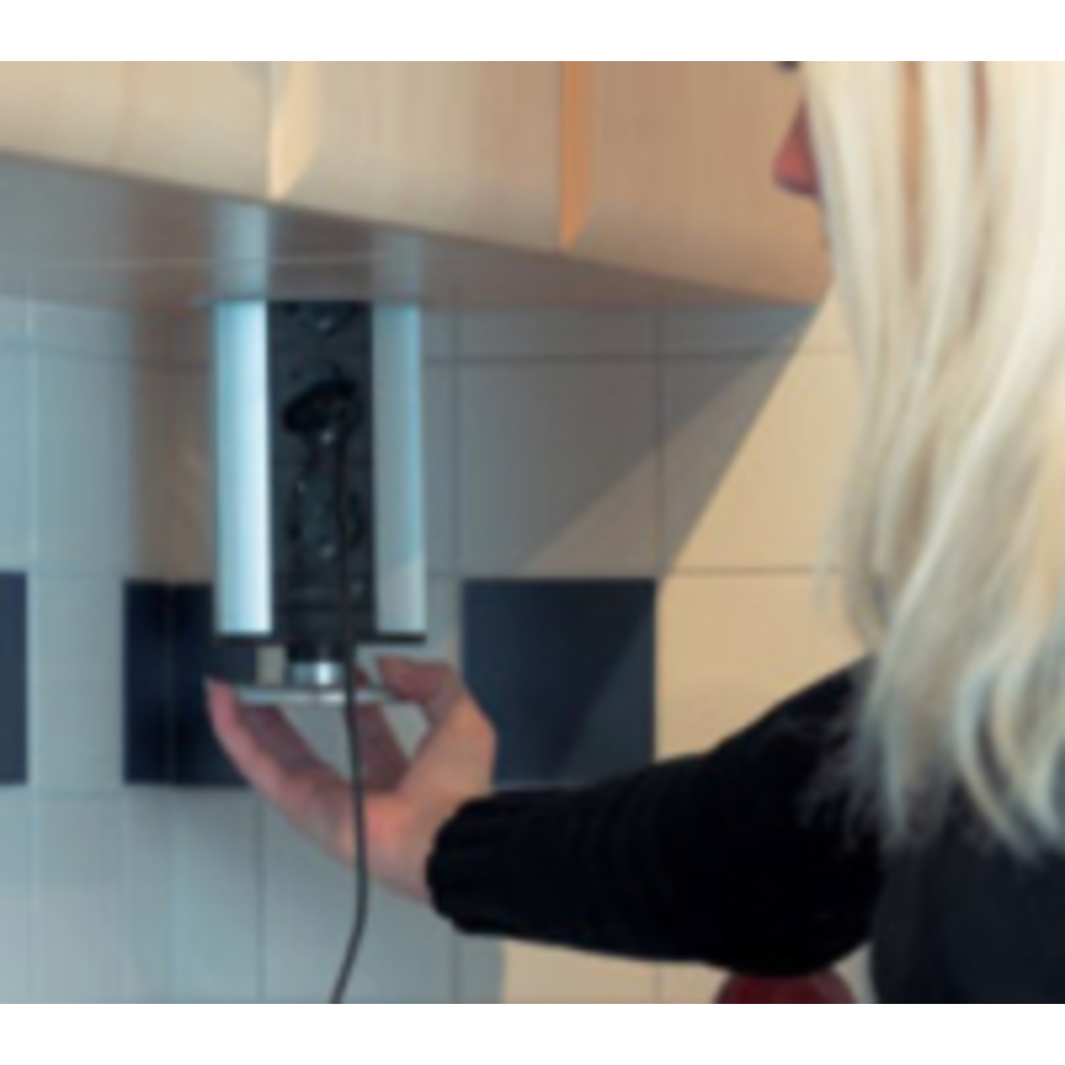 Evoline powerport noir b-f  