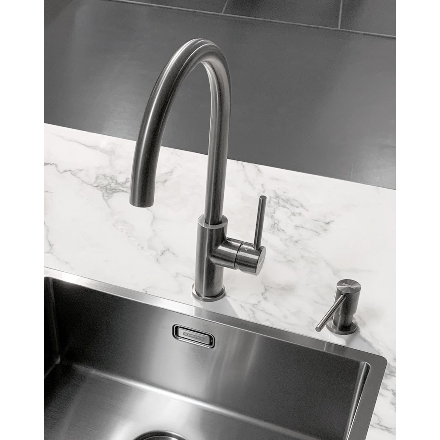 LR mitigeur de cuisine MERSEY-GUNMETAL J 