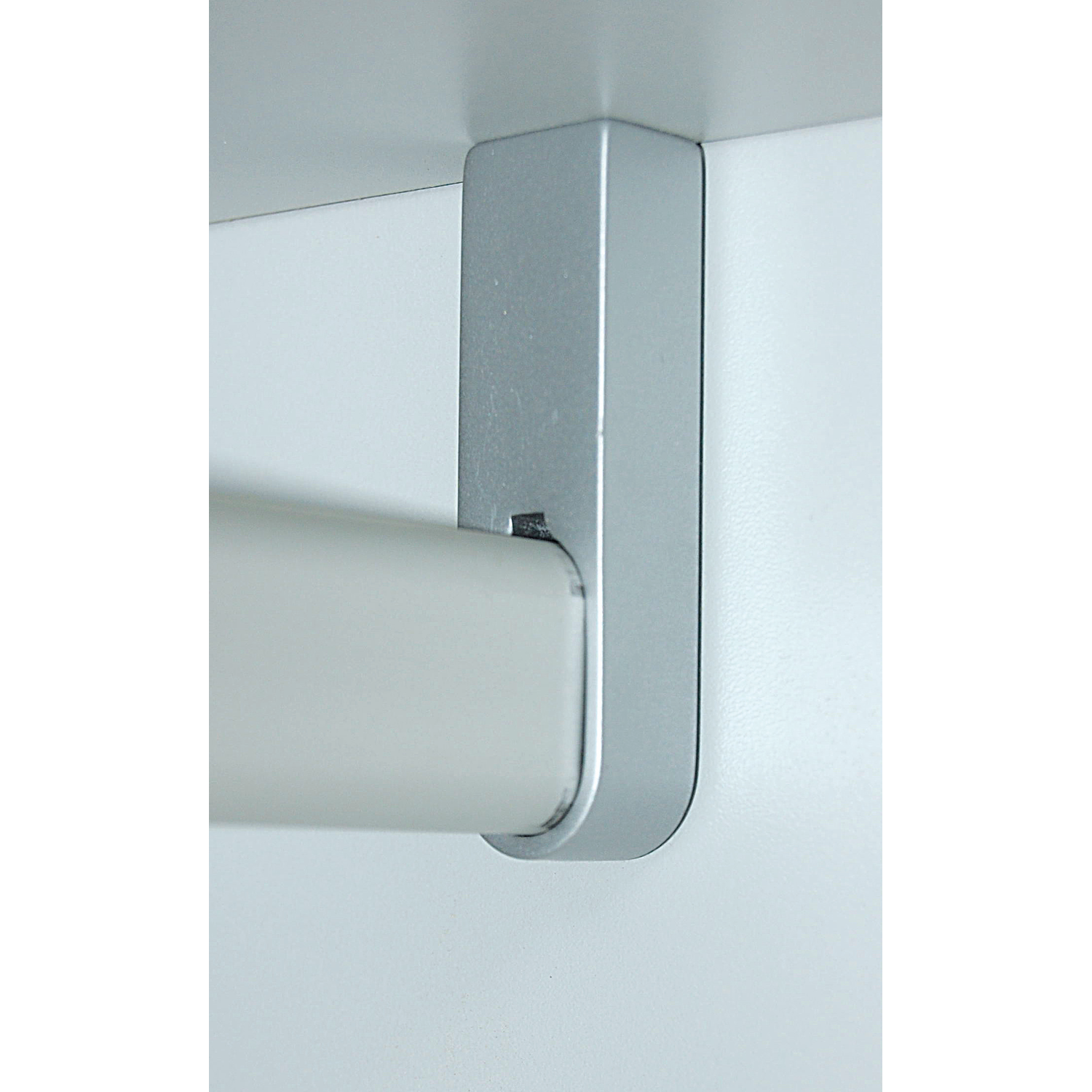 Support tube penderie ovale ferme zamac argente 14x30