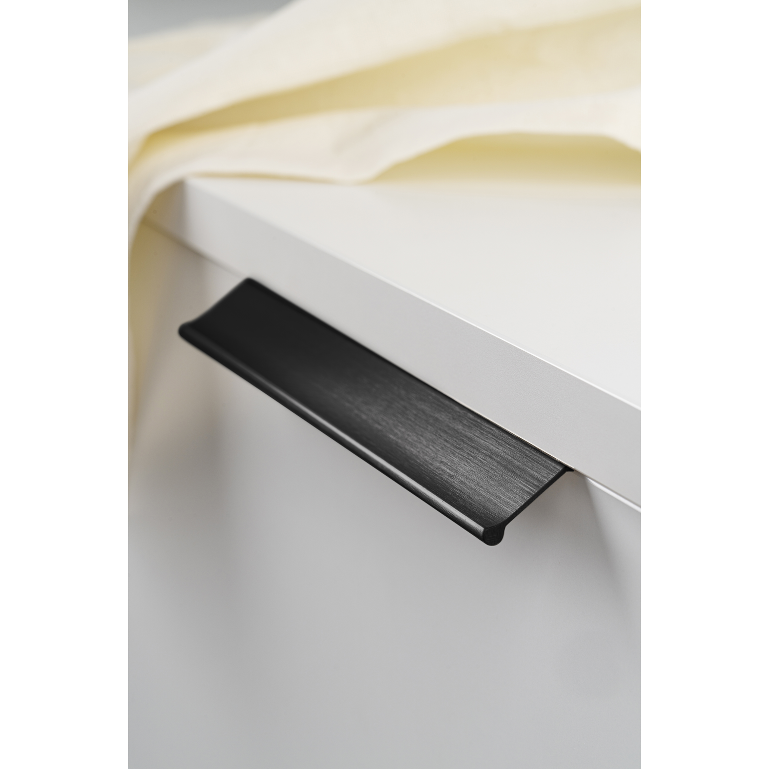 Poignée WING BA128 L200 aluminium brossé noir