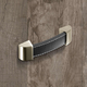 Poignée Agliano, entraxe de perçages 96, L 110 mm, B 25 mm, H 17 mm, cuir brun foncé / aspect inox brossé
