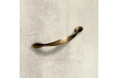 Poignée Haida, entraxe de perçages 96, L 126 mm, B 13 mm, H 22 mm, aspect laiton antique brossé