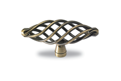 Bouton Valentia, L 79 mm, H 41 mm, aspect laiton antique