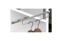 Kleerhangerhouder met ladegeleider op Quadro-basis, 400 mm, zilver
